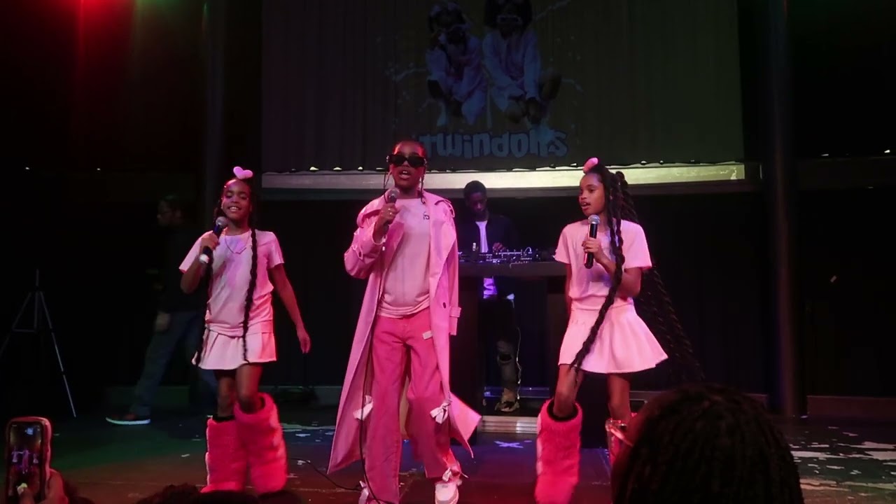 Performance The Twindolls & A’Kay Song: Proud To Be Loud