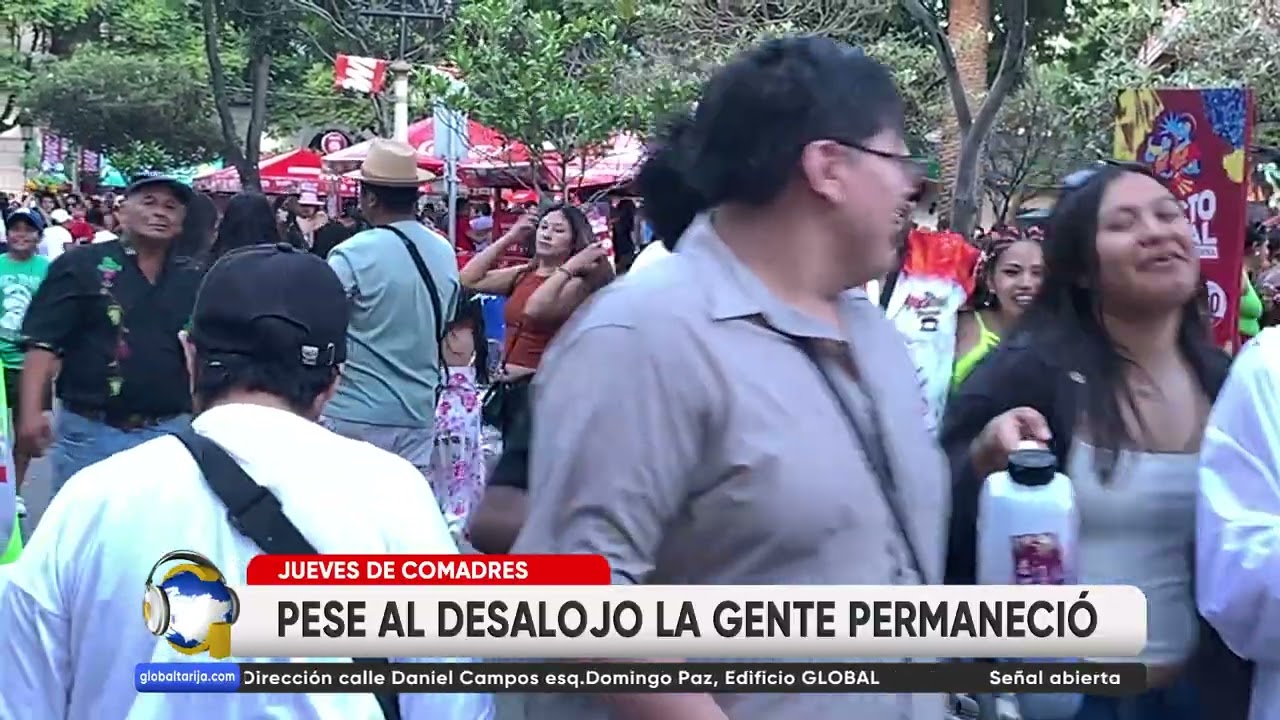 COMADRES: CON CHORROS DE AGUA DESPEJARON  PLAZA LUIS DE FUENTES