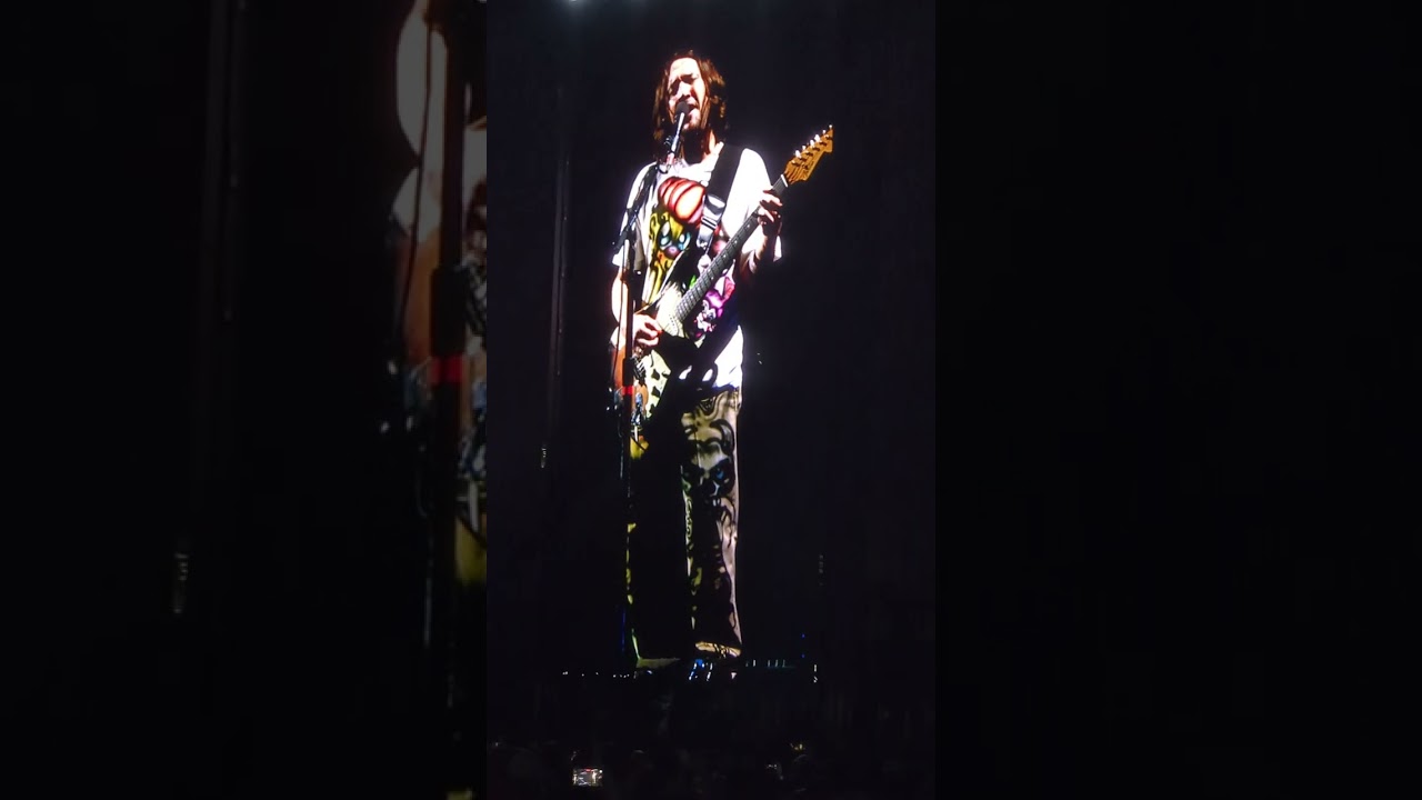 John Frusciante singing Danny's Song Houston, TX 5/25/23