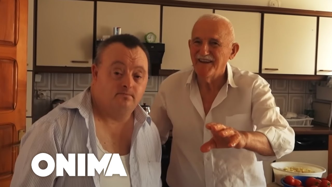 “Se kam menu pleqnin kshtu”/ 88-vjeçari që kujdeset për djalin e tij të sëmurë