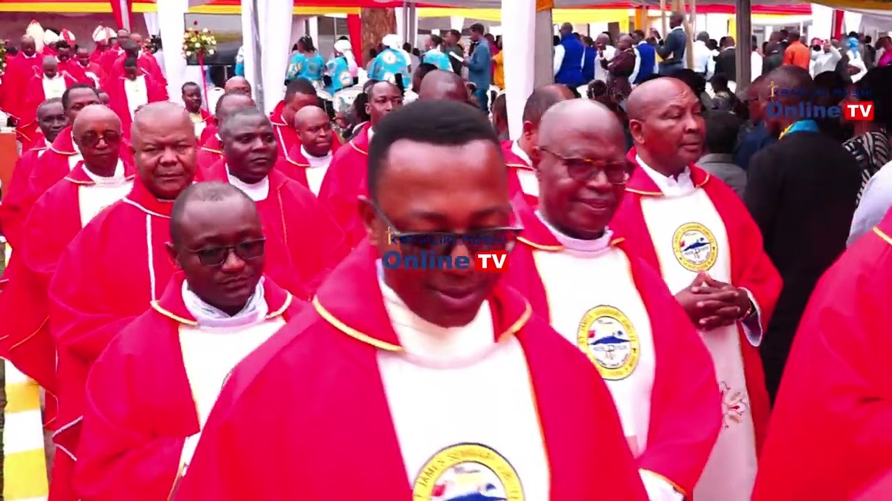 TAZAMA ANDAMO TAKATIFU KUMALIZIKA KWA MISA TAKATIFU JUBILEE YA MIAKA 100 YA ST JAMES SEMINARY