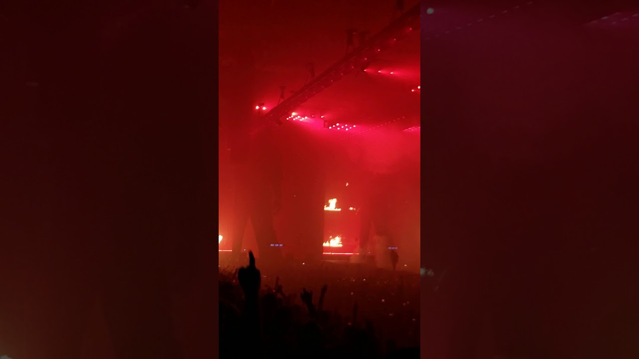 Post Malone smashes a guitar during Rockstar - Vancouver, BC