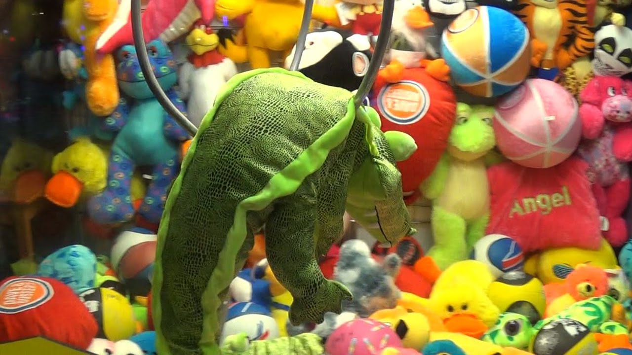 Giant Claw Machine WIN! - Claw Machine Adventures