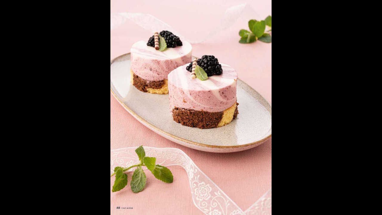 Rezeptvideo zur Brombeer-Sauerrahmschnitte