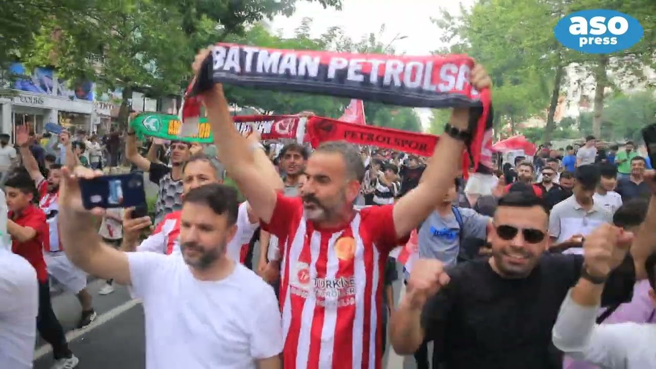 Batman Petrolspor'un şampiyonluk kutlamalarından renkli görüntüler