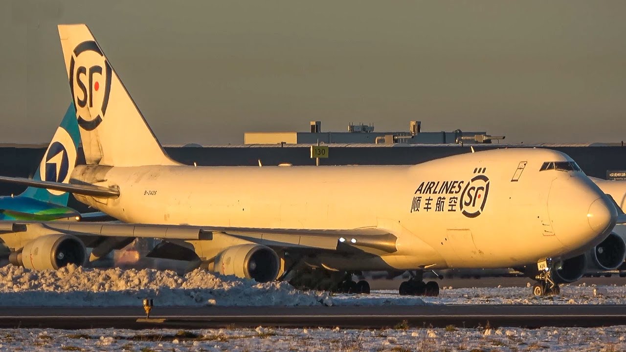 BOEING 747 DEPARTURE during SUNSET with SNOW (4K)