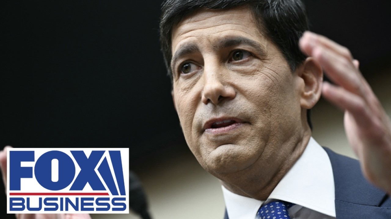 Kevin Warsh is &lsquo;redoing the Fed from bottom up&rsquo;: Louis Navellier