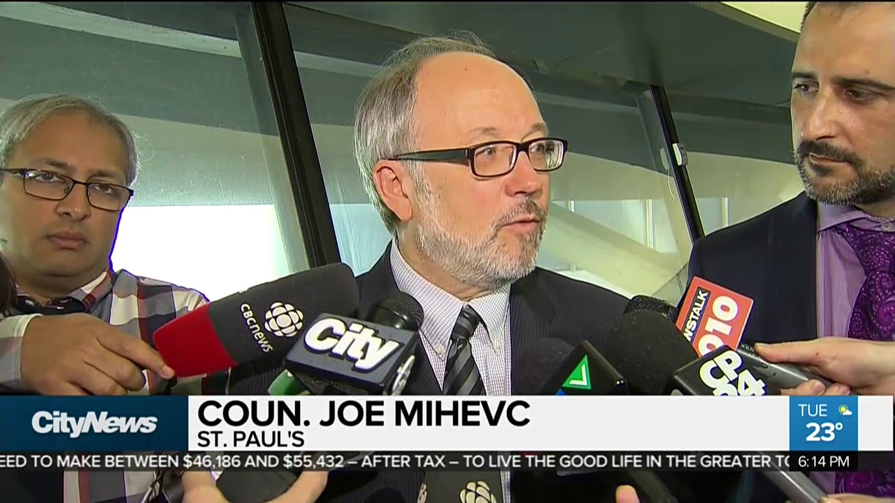 Toronto City Council approves backyard chicken pilot project