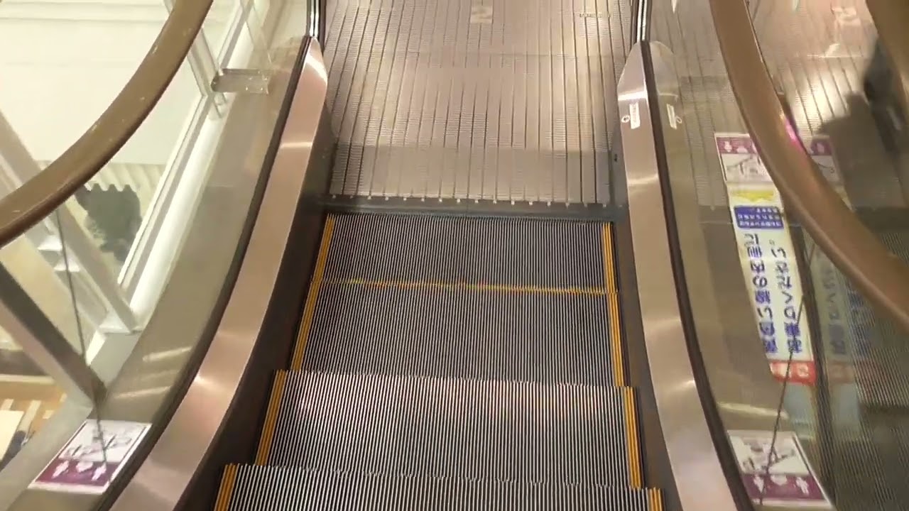 イオンモール倉敷セントラルコートのエスカレーター（三菱製・下り）