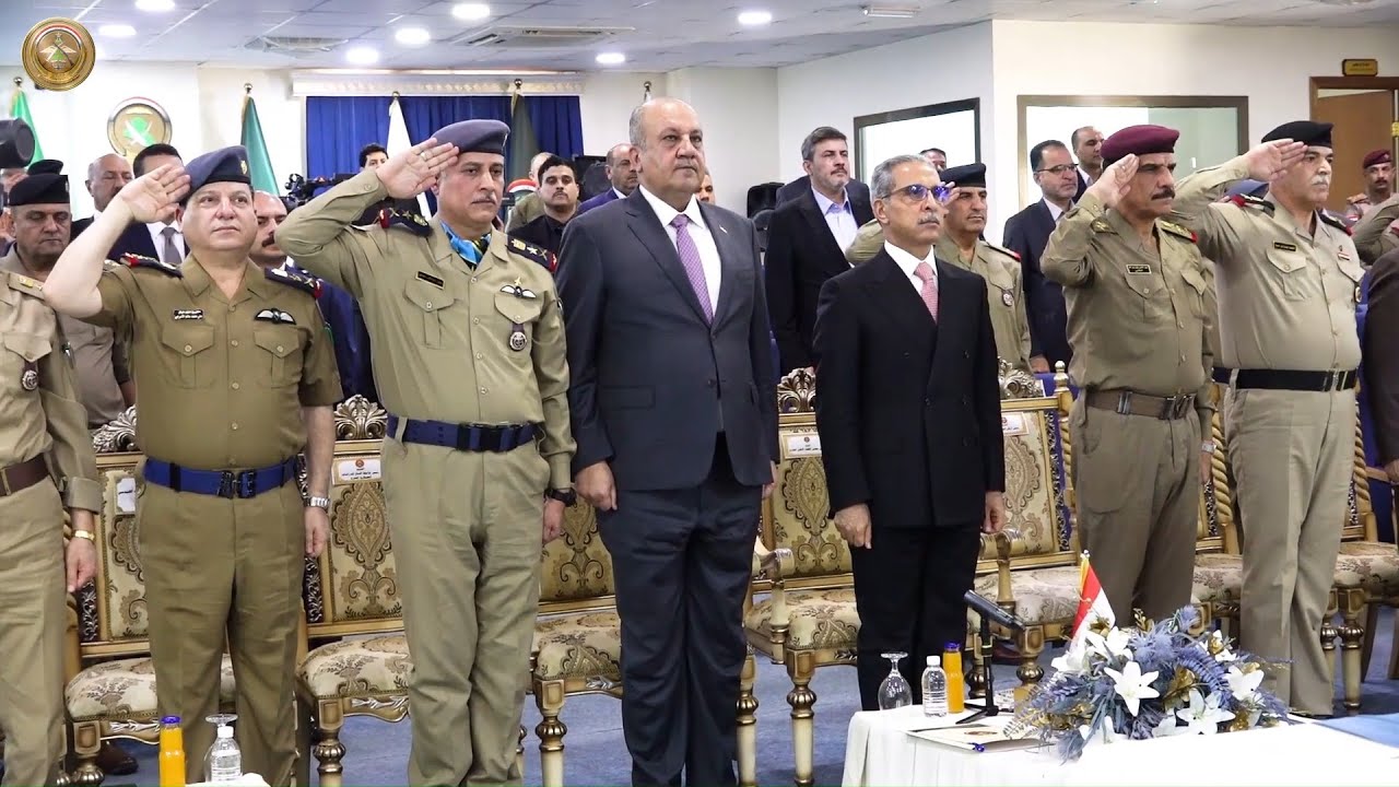 وزير الدفاع يحضر المحاضرة التي ألقاها رئيس مجلس القضاء الأعلى على الدارسين في كلية الدفاع الوطني
