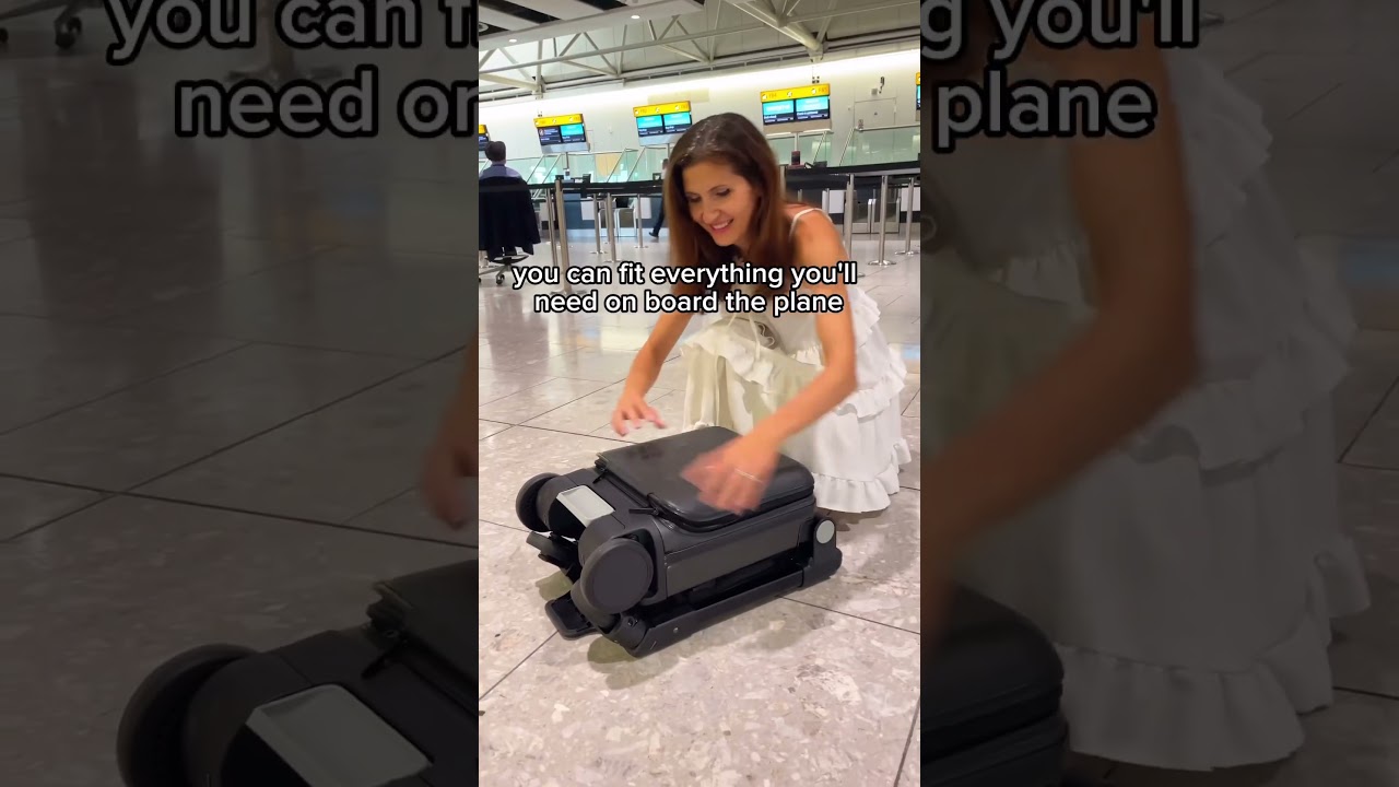 The world&rsquo;s first luggage stroller! 🤩🤯 What do you think of it? 😍