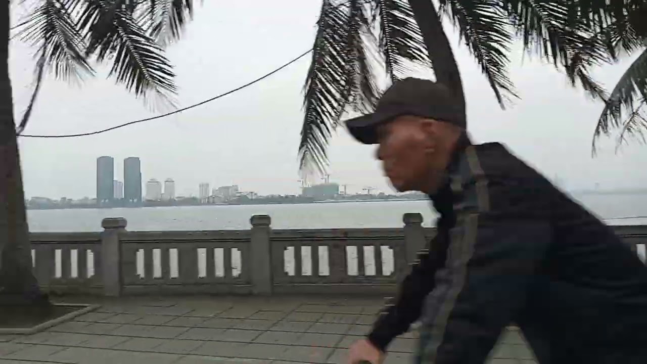 Đường phố Hà Nội ngày mùng 2 tết Bính Ngọ