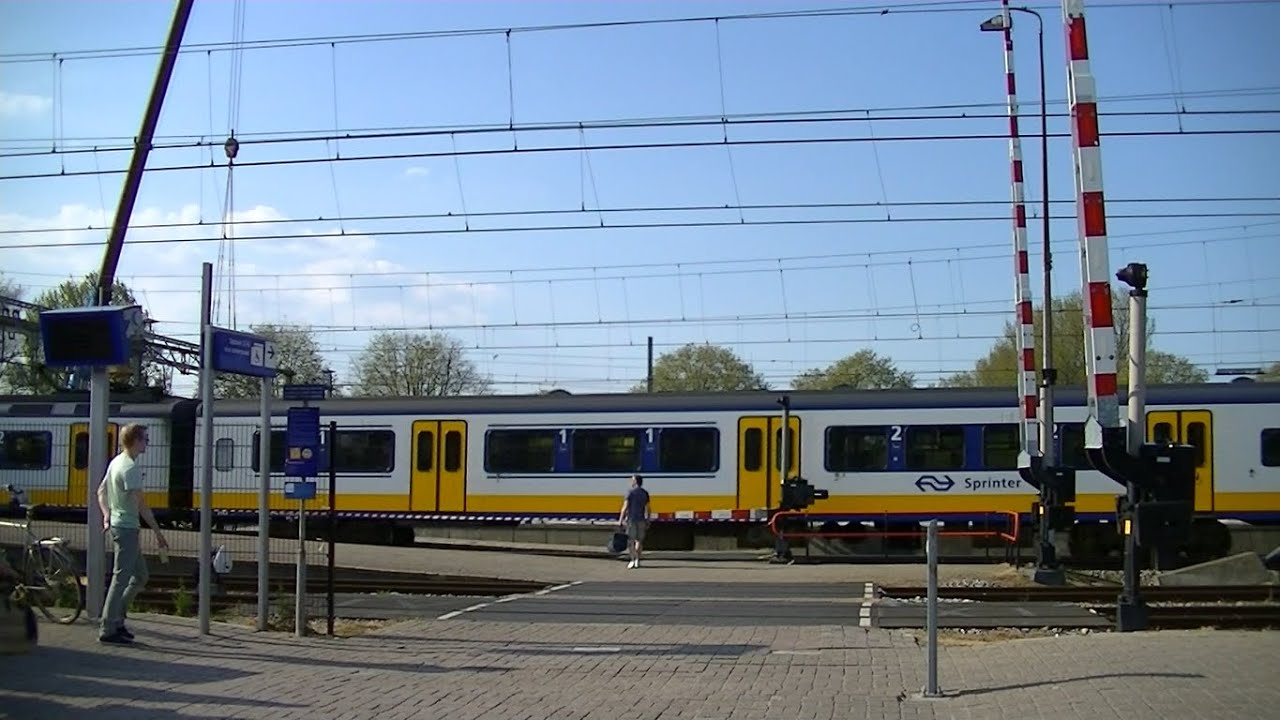 Spoorwegovergang Alkmaar // Dutch railroad crossing