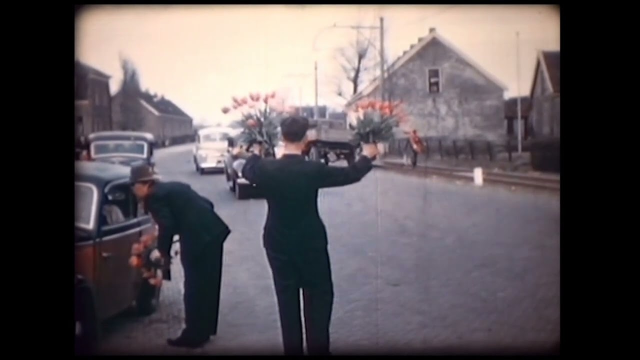 Voorjaar 1947 Bloemenstalletjes Café Juffermans, groene veiling Hobaho Lisse