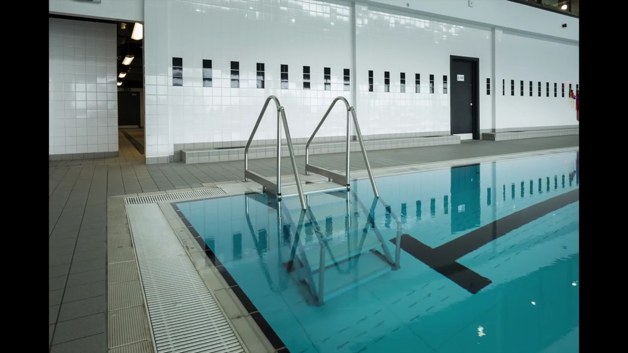 Operating a Movable Swimming Pool Floor
