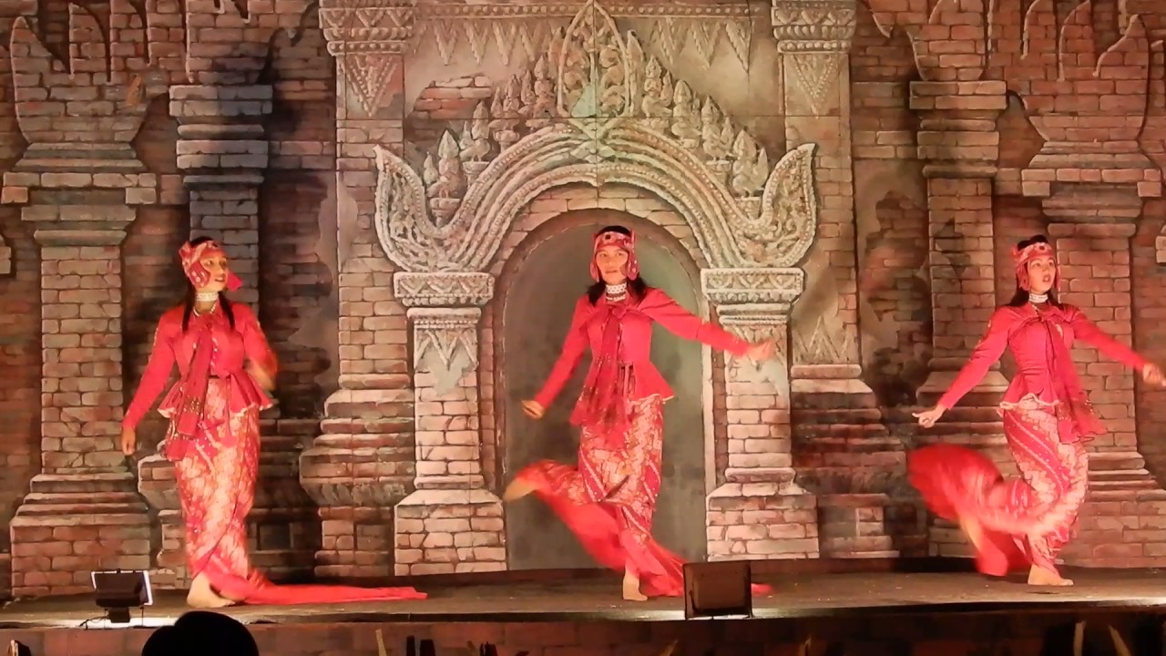 Myanmar Dance in Bagan