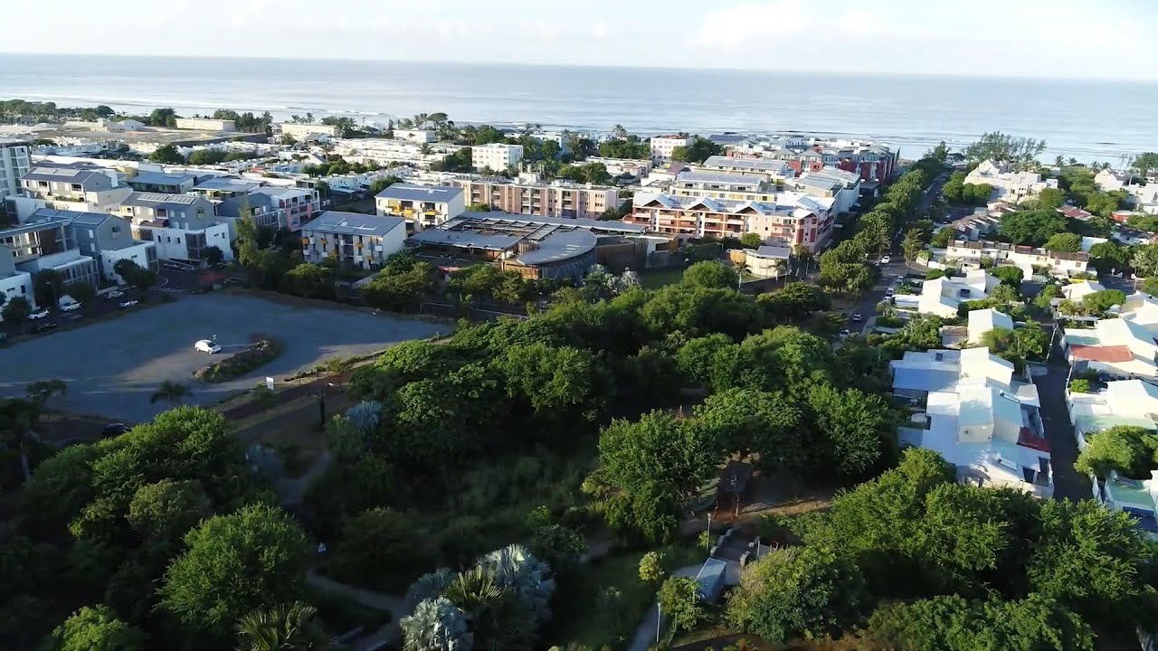 En Immersion à Saint-Pierre de la Réunion (974), dans les quartiers Ravine Blanche et Bois d'Olives