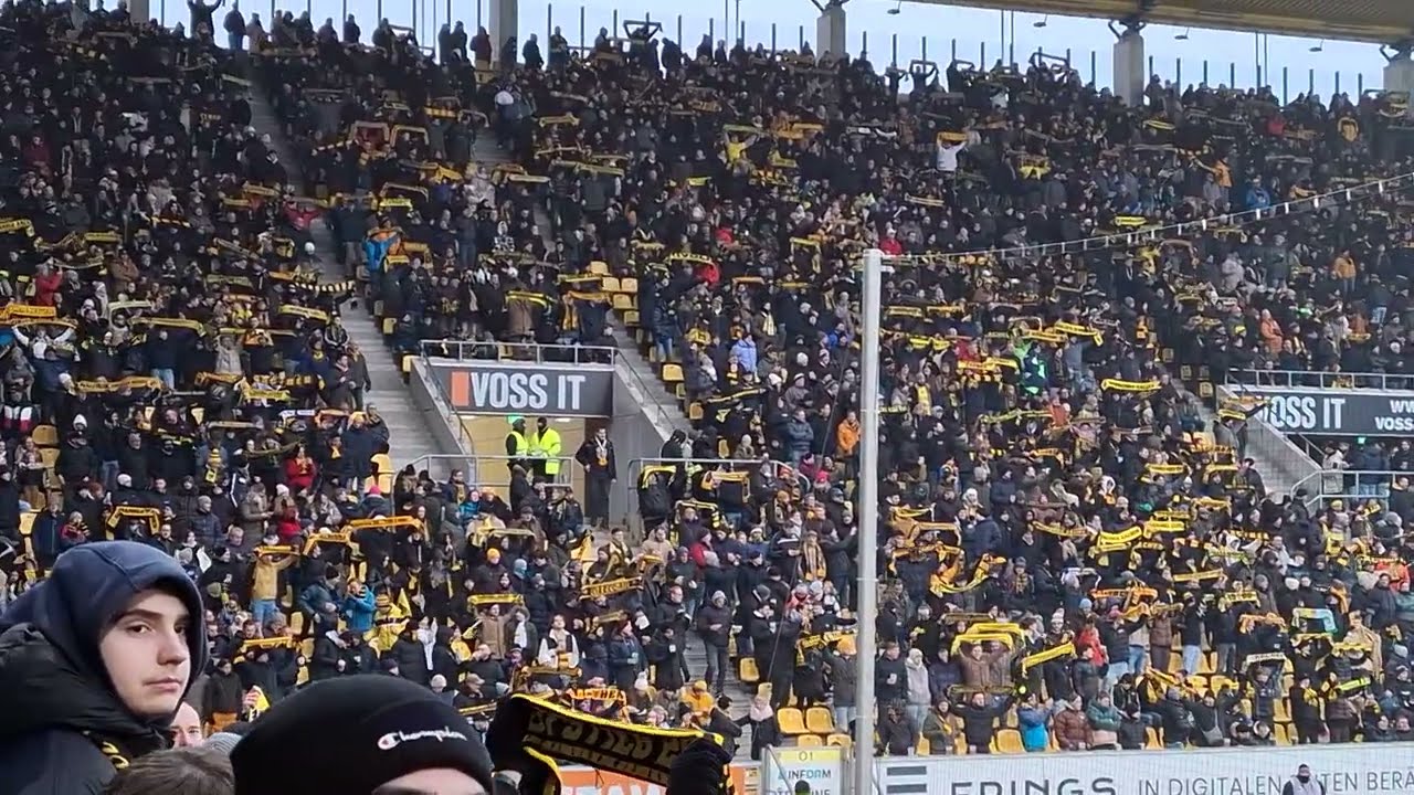 Alemannia Aachen - Rot Weiß Essen 19.01.2025 You never walk alone und Einlauf