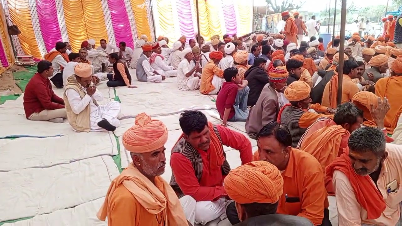 दशनाम गोस्वामी समाज का मेला जिसमें भेंट भोजन करते समय माता अन्नपूर्णा देवी के श्लोक बोलते हुए 