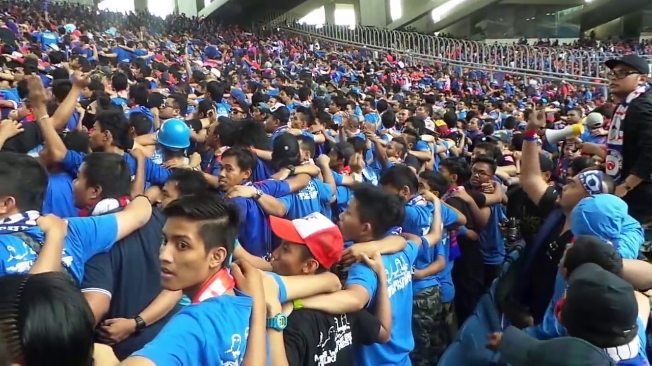 45000 JDT fans all do the poznan at Bukit Jalil Stadium Final FA Cup 2013 - (Curva B.O.S) Part 1