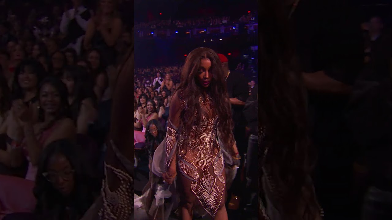 SZA Wins The iHeartRadio Music Award For R&B Artist Of The Year! #iHeartAwards2025