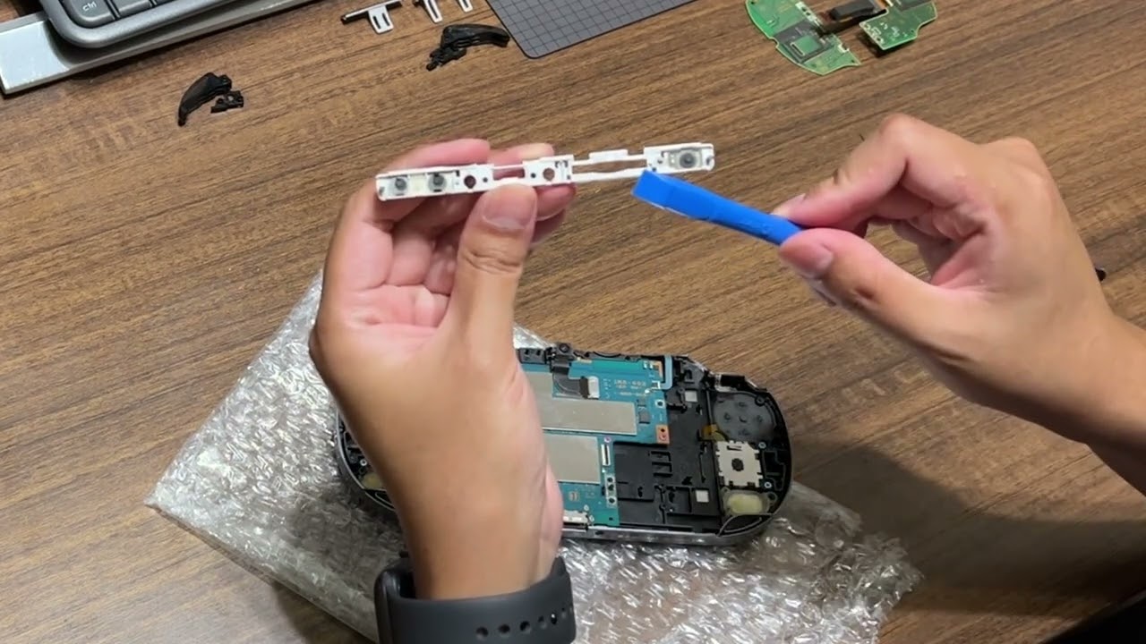 PS Vita 1000 Disassembly/Teardown + Screen Separation From Plastic Frame