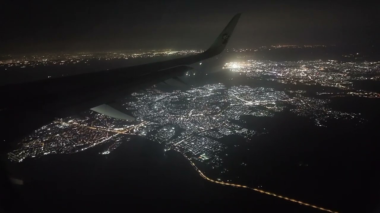 Singapore Changi Airport night landing