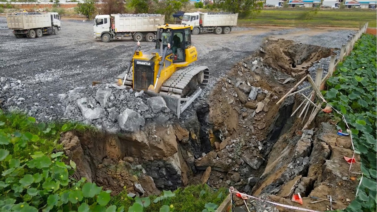 Incredible​​ Danger Zone Landfill!! Use Bulldozer Push Stone & Dump Truck Transport Stone into Flood