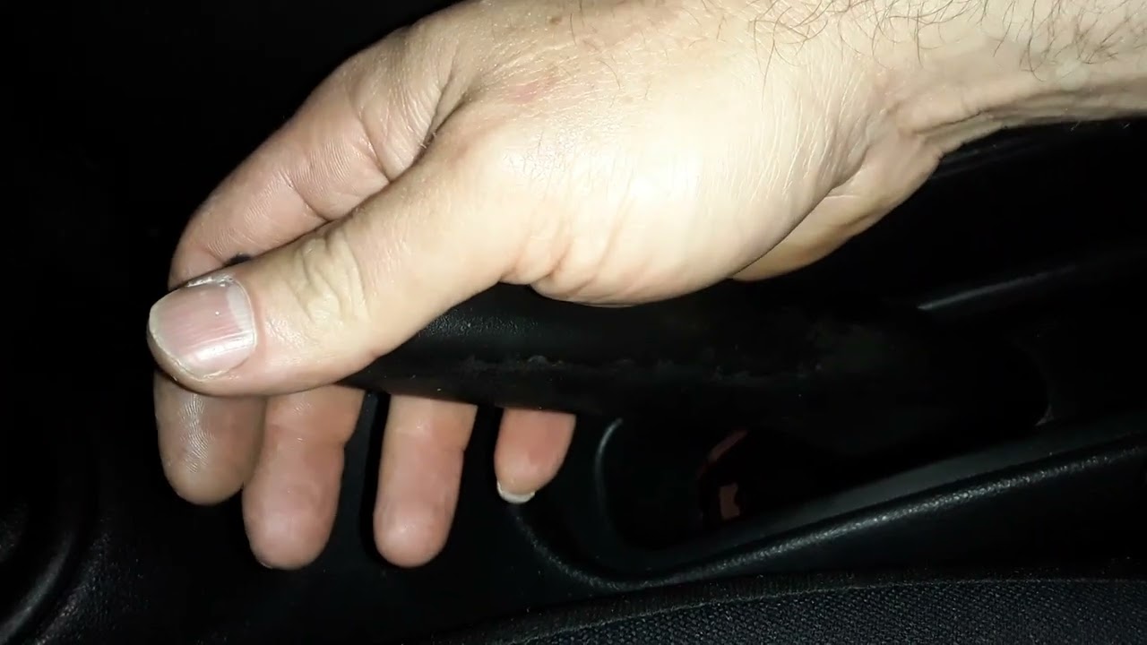 Como retirar o console do Nissan march