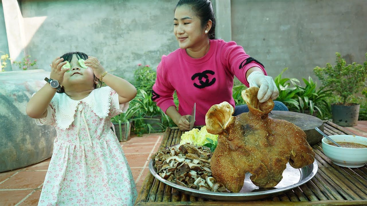 Yummy crispy pork head and Braided pork - Mother and children cooking - Cook and Eat