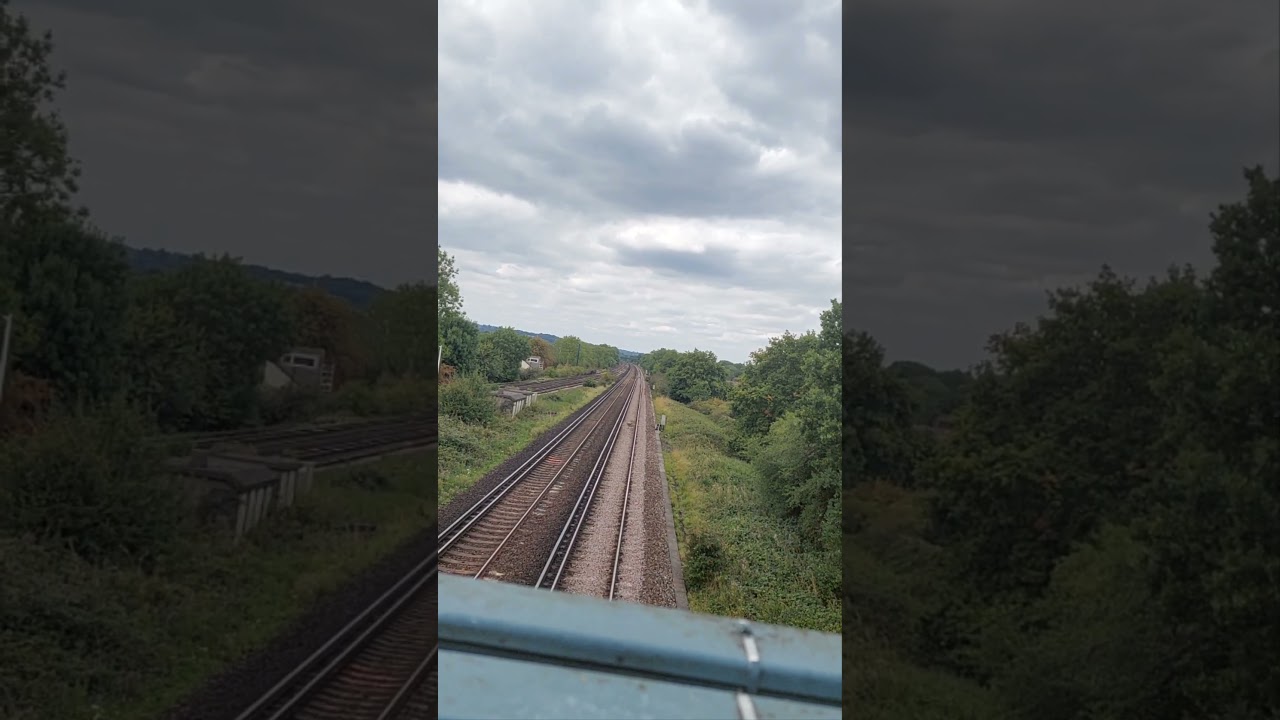 Southern Class 377 passing Salfords with 2 tone!