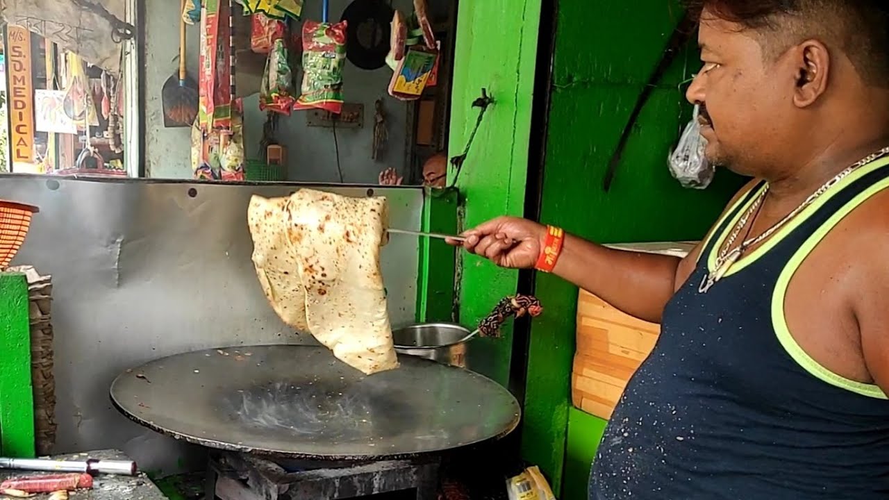 পেটাই পরোটা বা ছেঁড়া পরোটা কি অসাধারণ কৌশলে সুন্দরভাবে বানালেন দেখুন ||