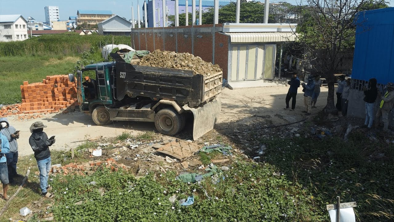 Great Landfill Project! Filling Small Wetland with Dump Trucks & D20P Dozer Push Soil into Water