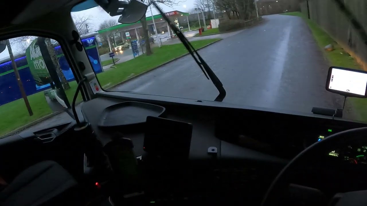 hgv driver reversing trailer