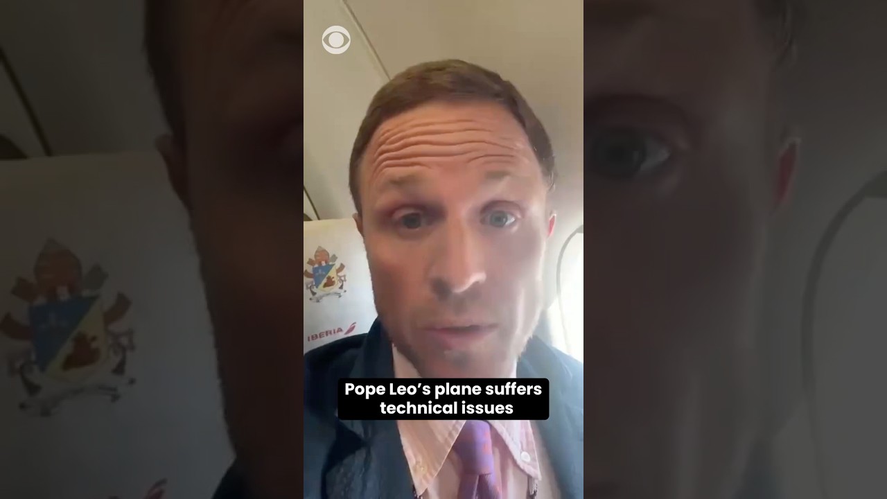 Pope Leo's plane suffers technical issues #shorts