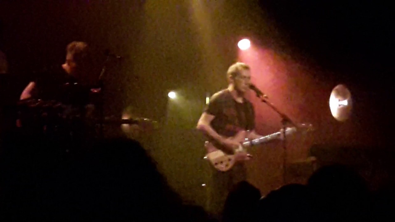 Miossec - Les bières aujourd'hui s'ouvrent manuellement (live @ Bota)