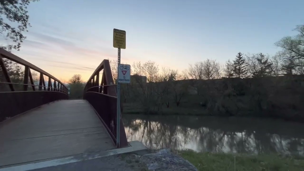 2023-04-22 Unionville 20:08 Walking