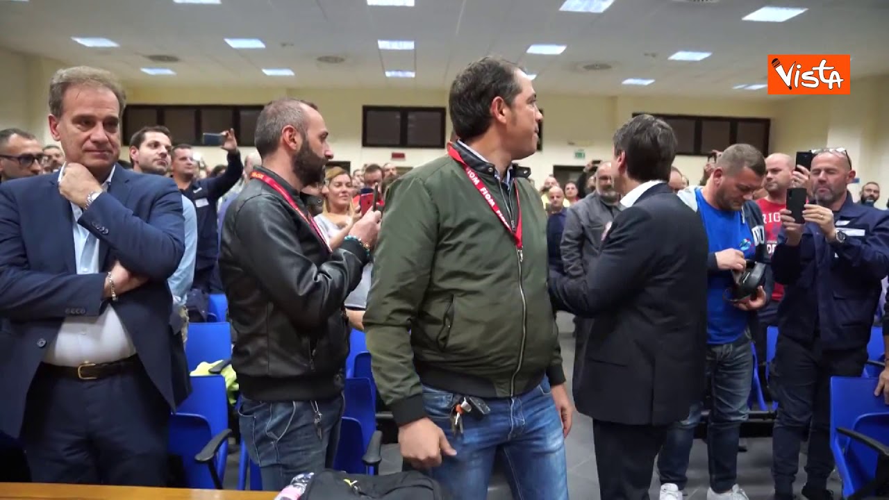 Conte applaudito all'incontro con gli operai dell'Ilva di Taranto