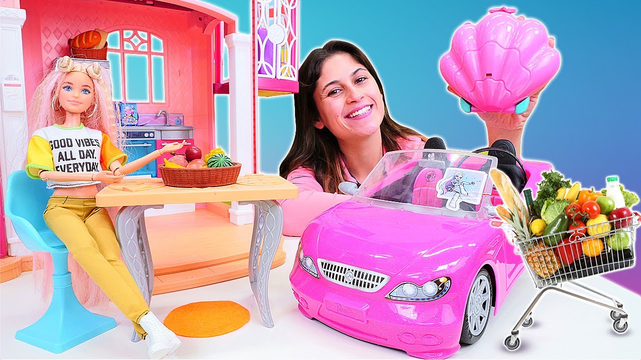 Kız videoları. Barbie tatildeyken Ayşe Barbie evi i&ccedil;in alışveriş yapıp yerleştiriyor