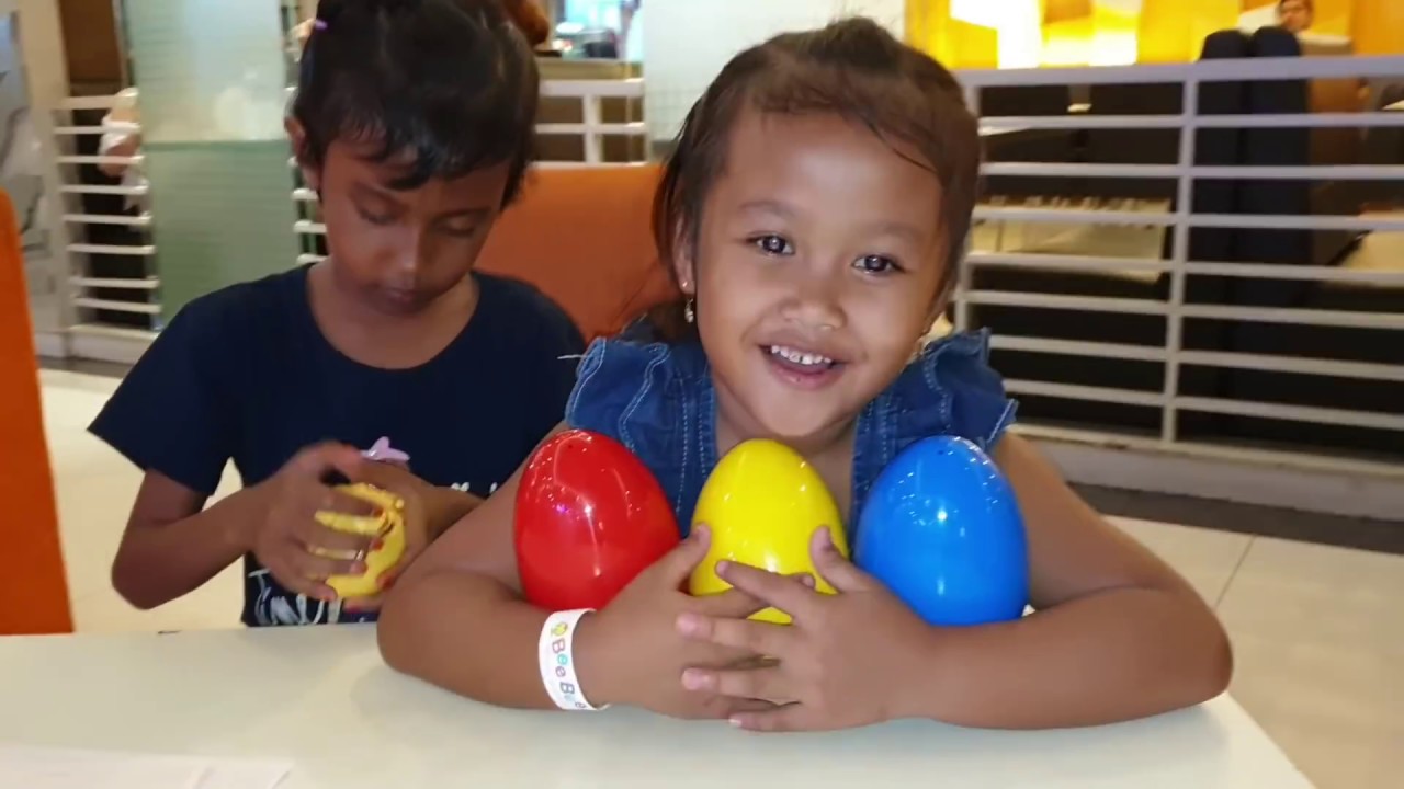 Namira Hunting mainan anak boneka LOL Surprise Dolls di Mall