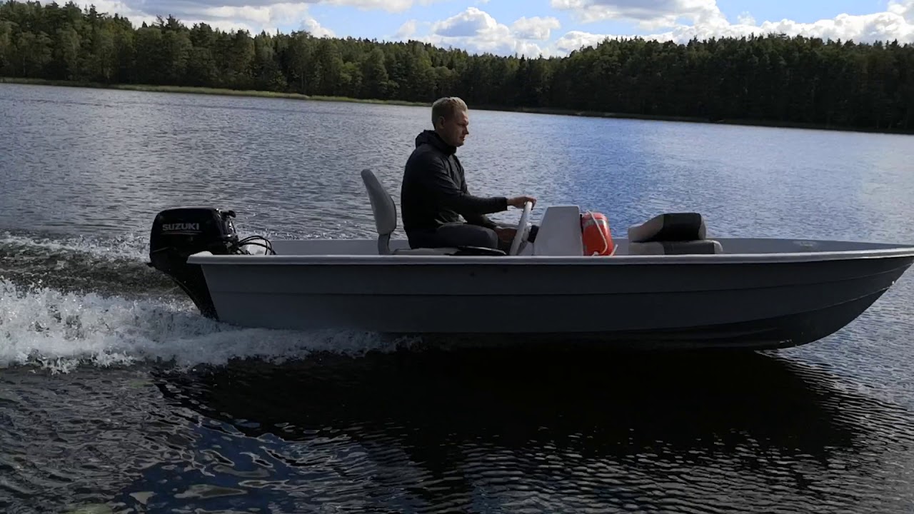 Starkis M415 - motorinė plastikinė valtis video 3