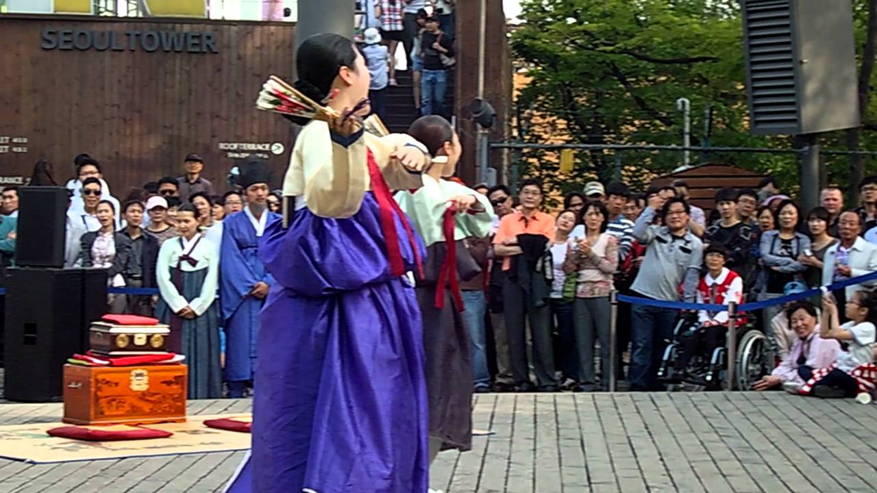 teatro coreano en la plaza de la torre de seoul
