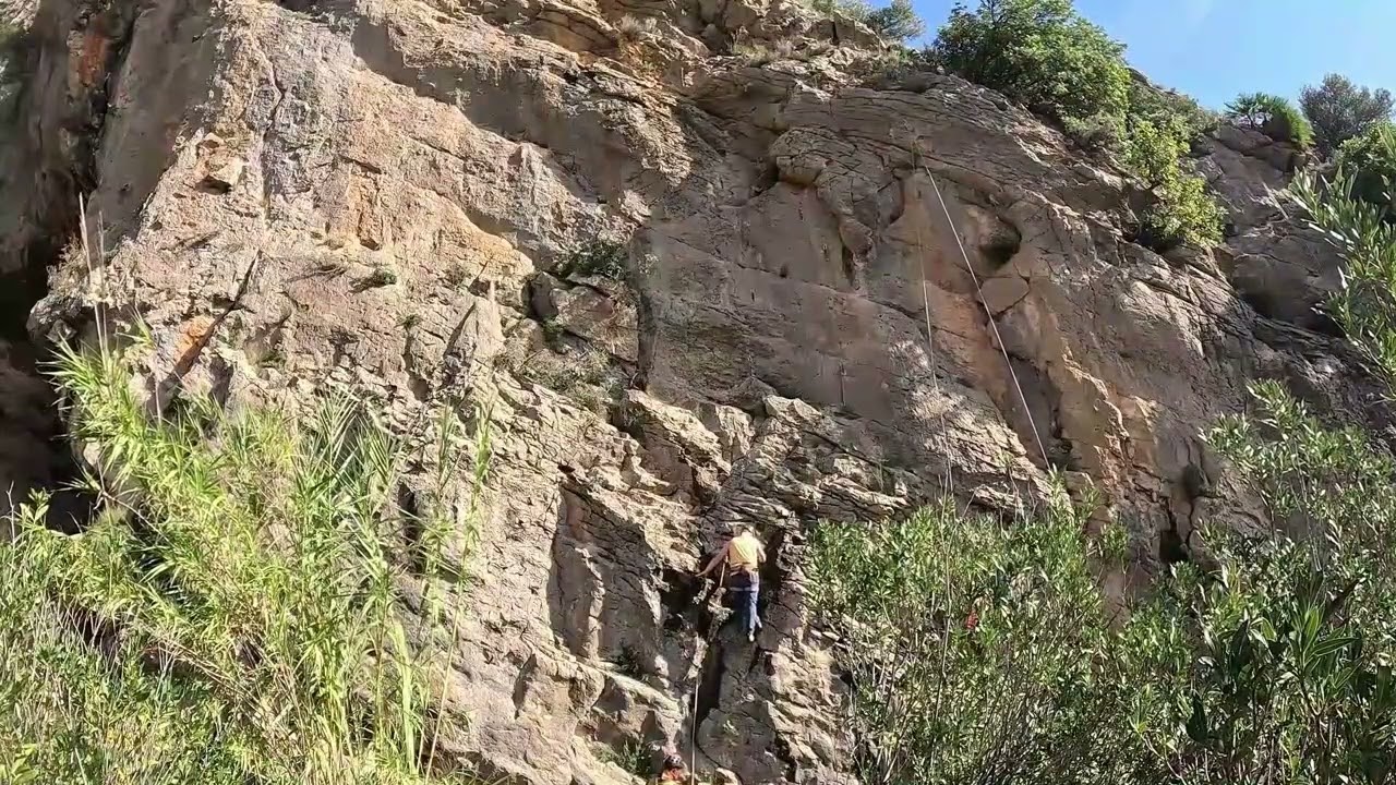 How to minimise risk of injury in climbing falls. Rock & Sun's method for Falling/Landing Practice