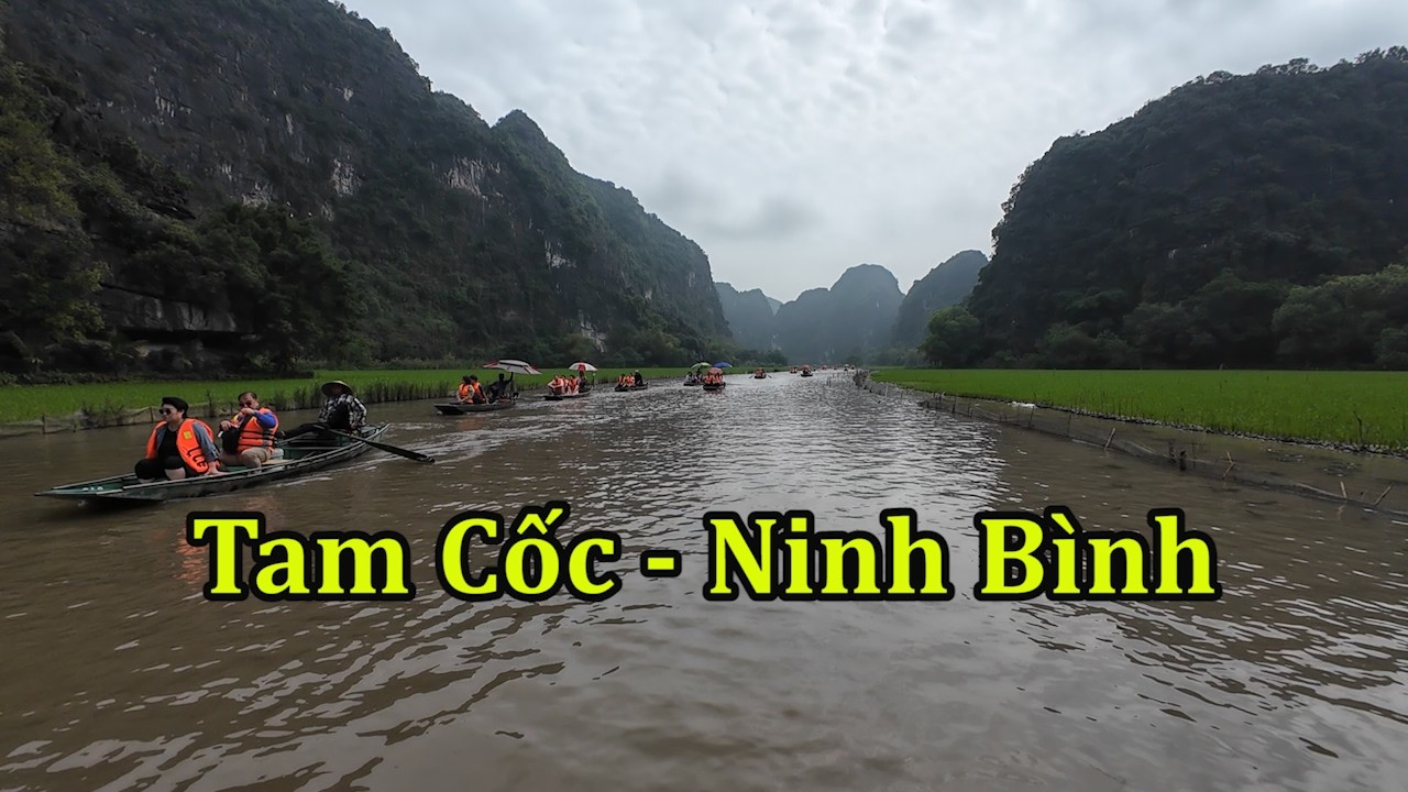 To&agrave;n cảnh khu du lịch Tam Cốc ở Ninh B&igrave;nh.