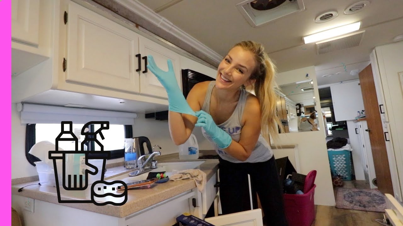 CLEANING ROUTINE IN THE RV // CLEAN WITH ME