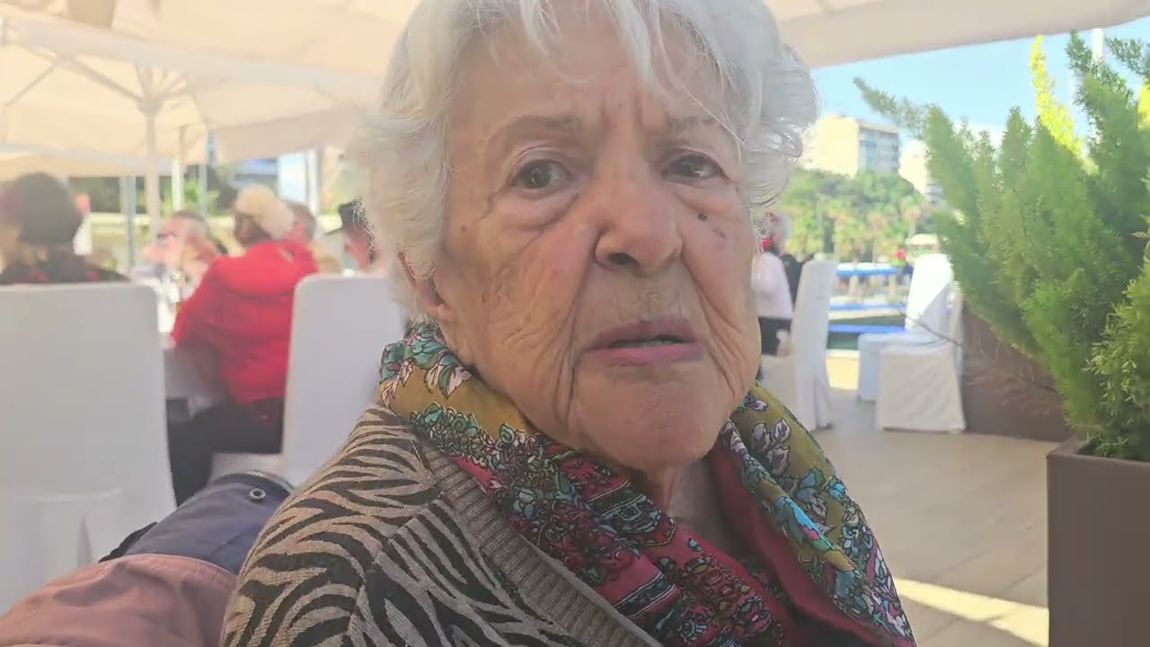 Estar enamorada está muy bien, y no tengo pensado pasarlo mal @PlanetaAlzheimer