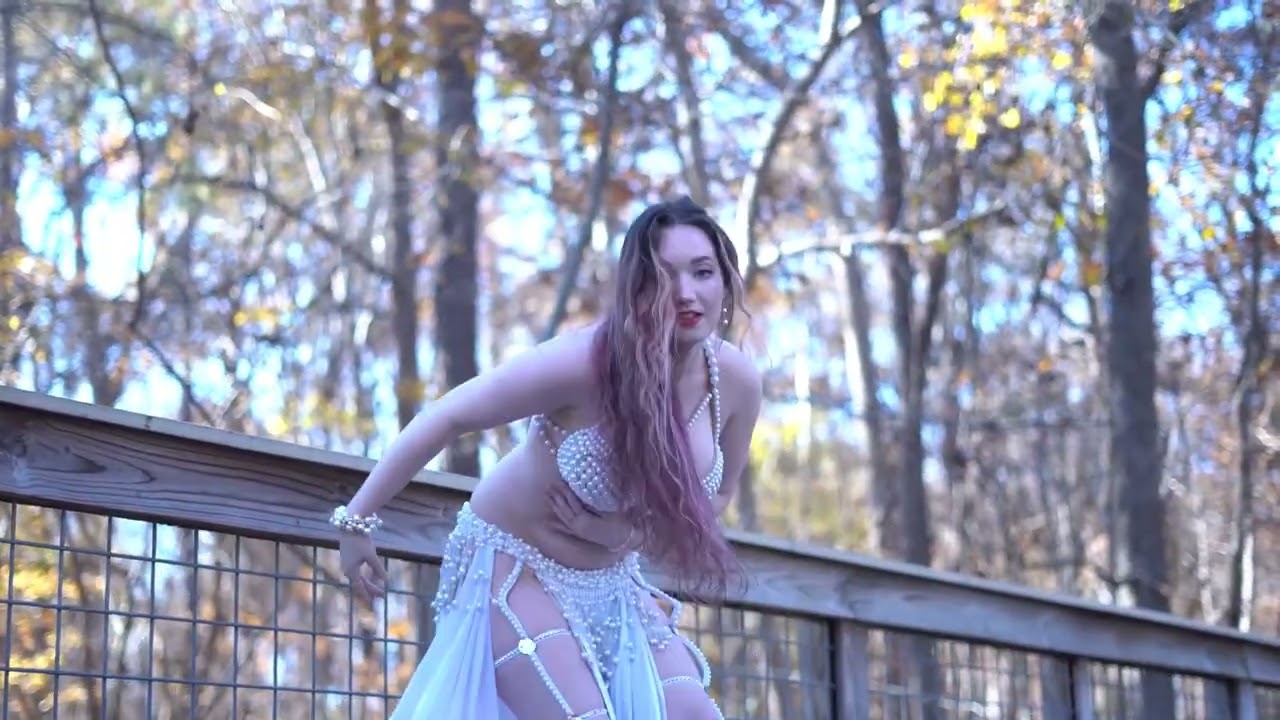 فكروني    غناء الفنان  وحيدشحرور لكوكب الشرق ام كلثوم  والراقصة مغنوليا