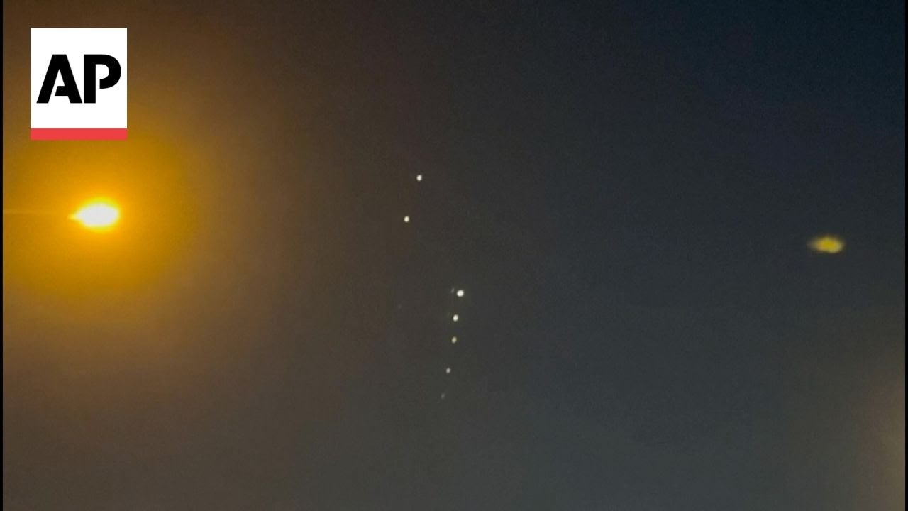 Witness captures possible Iran missiles over Qatar