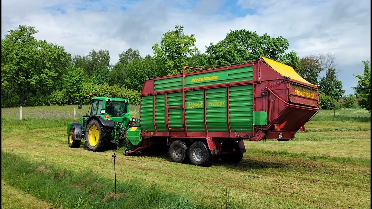 John deere 6230 Premium | Strautmann Super Vitesse 2 DO | Fliegl Siloverteiler | John deere 6120M |