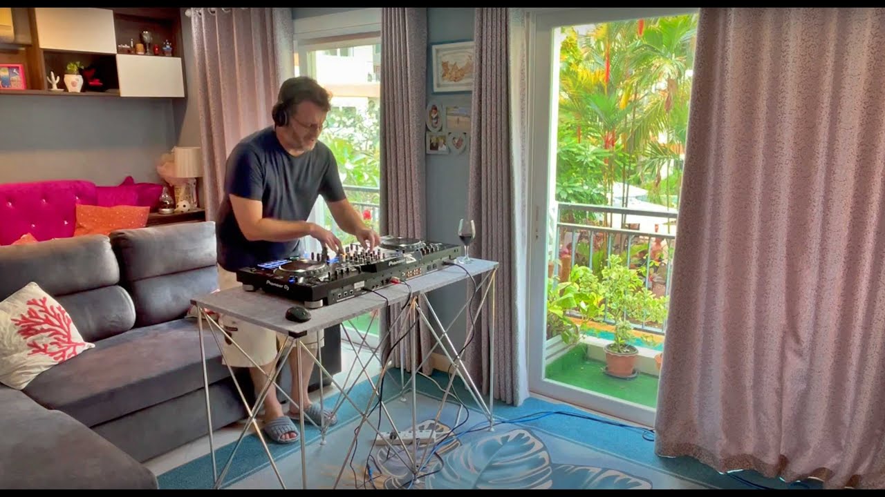Ferris B Sessions - Poolside Chill (Part 12)